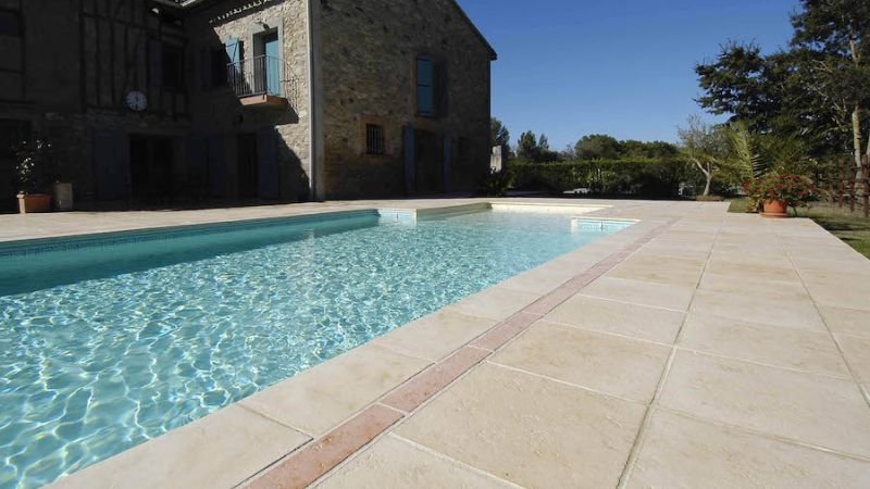 meilleur revetement pour terrasse piscine la pierre reconstituee